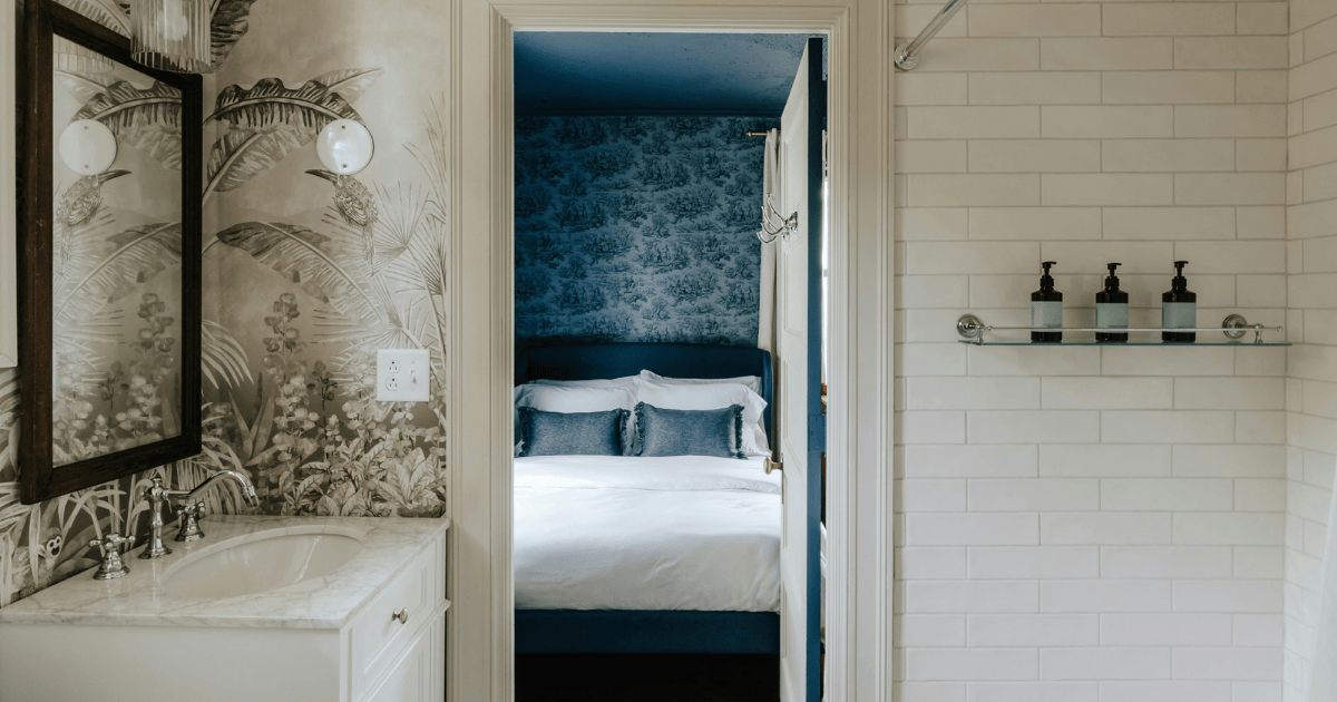Matching Your Vanity to Your Bathroom